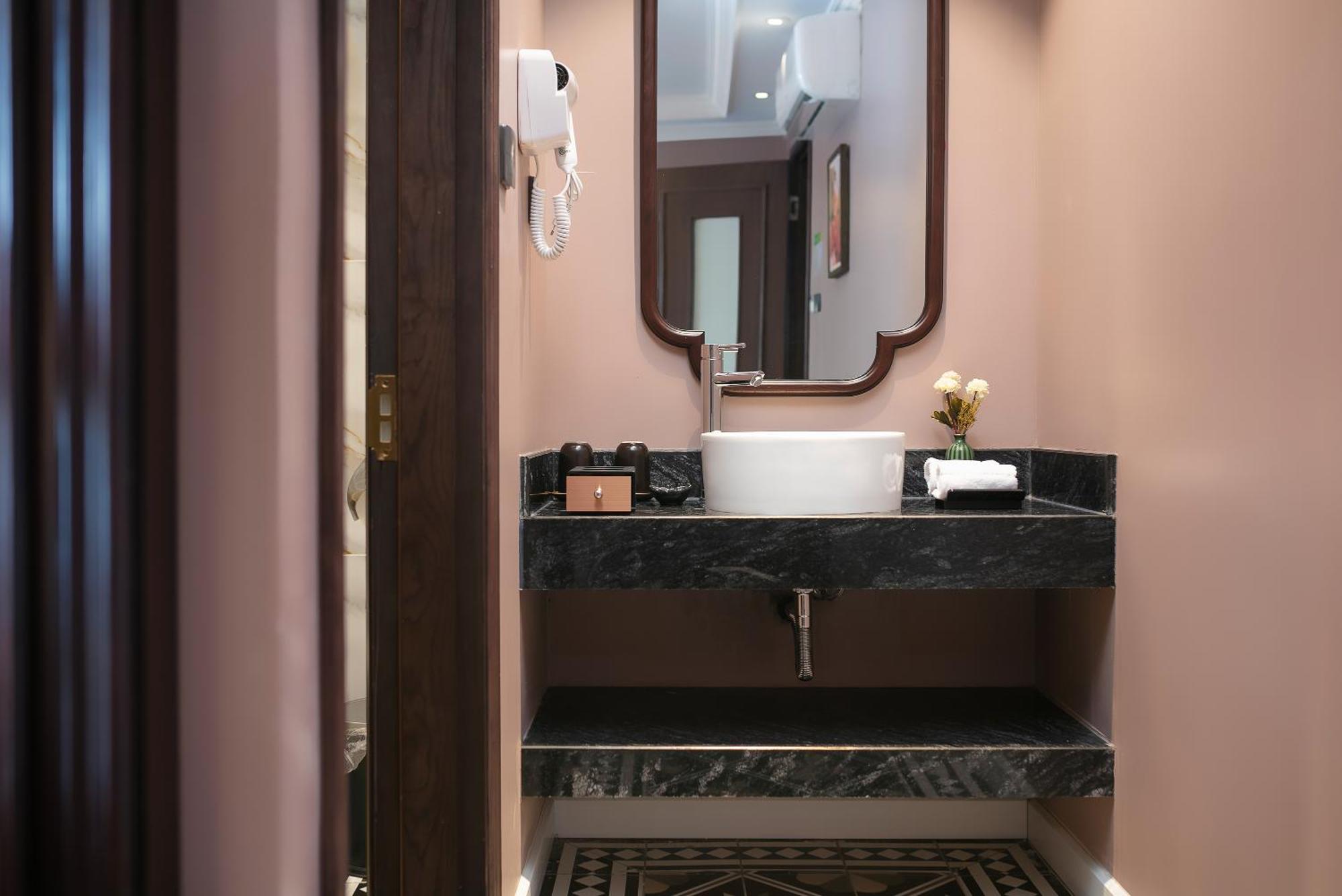 Acoustic Premium Hotel & Spa ハノイ市 エクステリア 写真